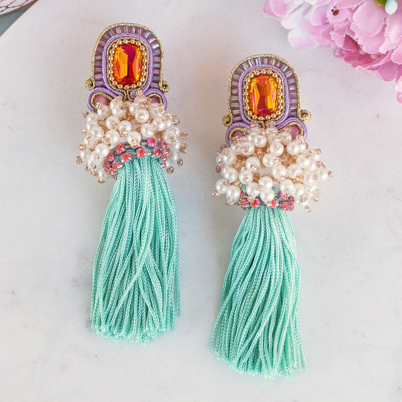Auffällige Soutache-QuastenOhrringe in Türkis, Flieder und Orange