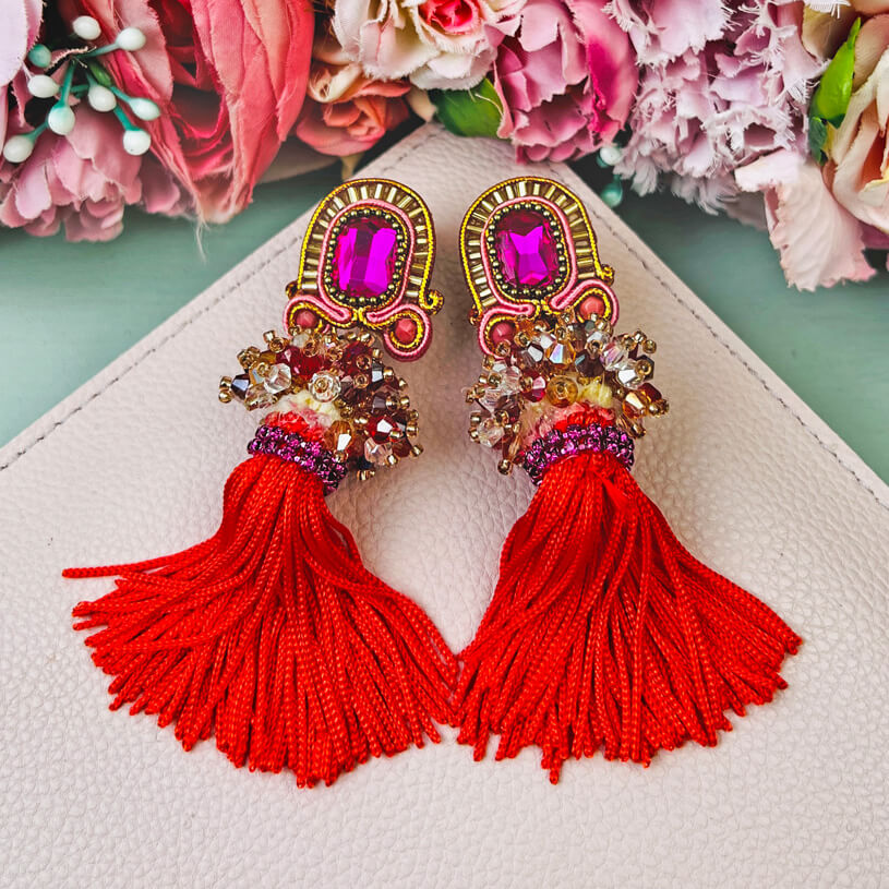 Auffällige Soutache-QuastenOhrringe in Orange und Pink