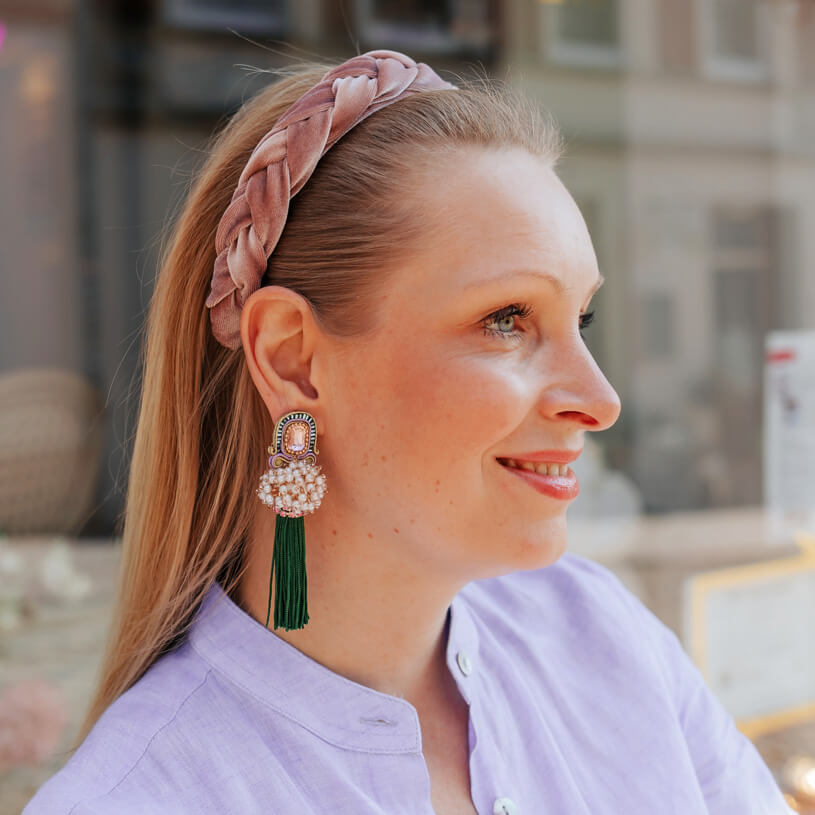 Auffällige Soutache-QuastenOhrringe in Flieder, Rosa und Grün