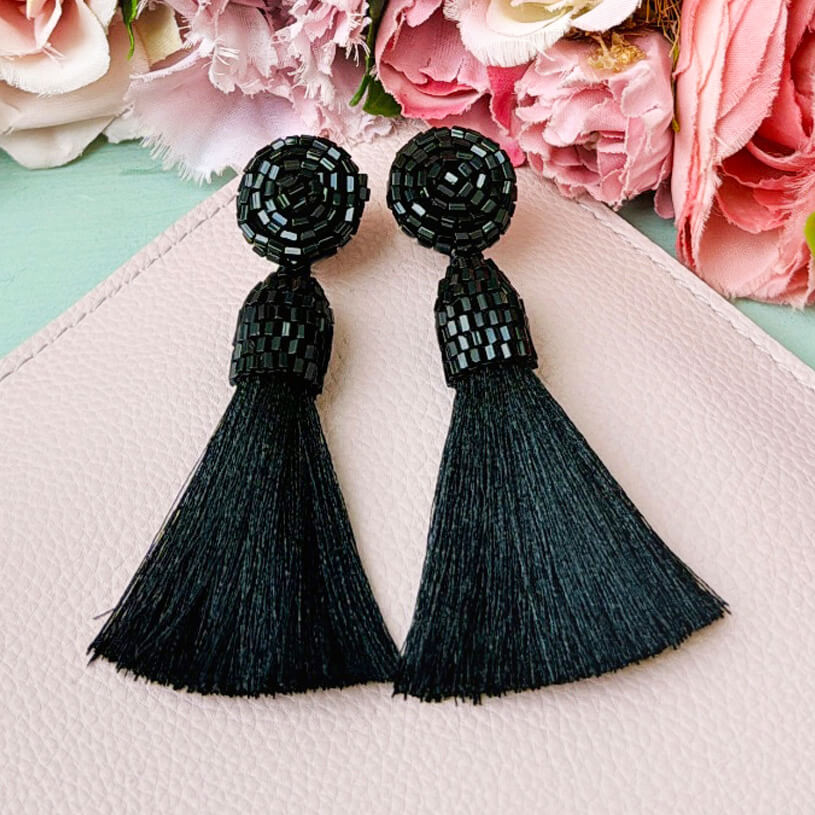 Zeitlose Perlen-QuastenOhrringe in Schwarz