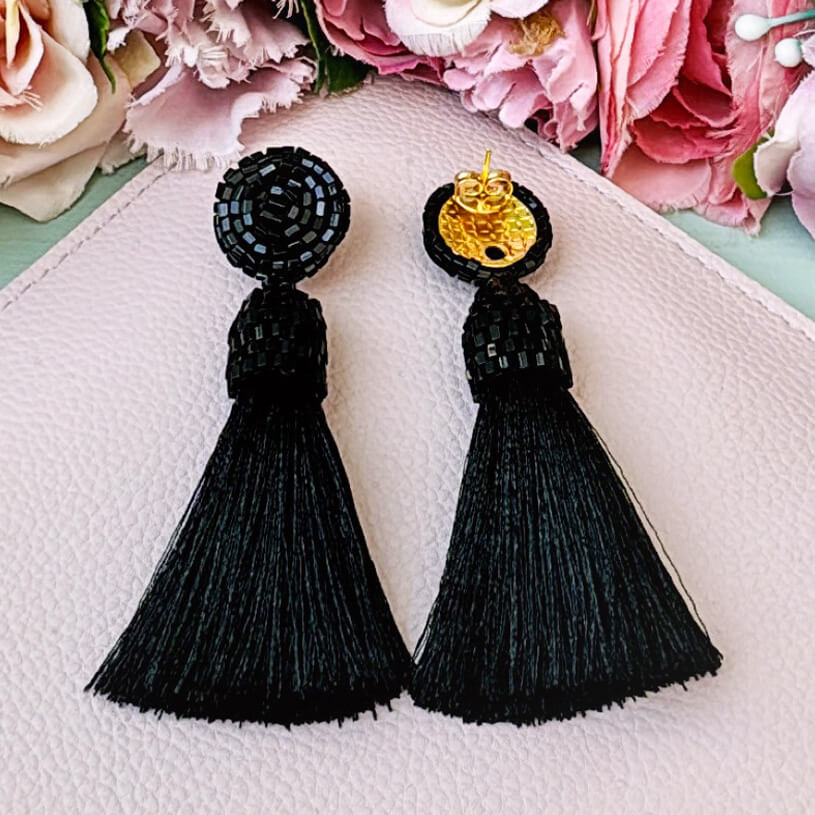 Zeitlose Perlen-QuastenOhrringe in Schwarz