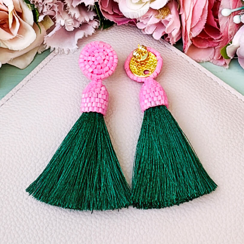 Extravagante Perlen-QuastenOhrringe in Rosa und Dunkelgrün