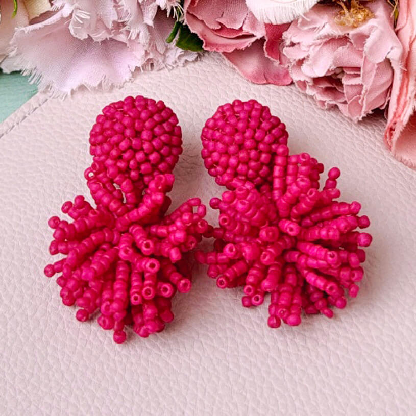 Auffällige StatementOhrringe aus Perlen in Pink