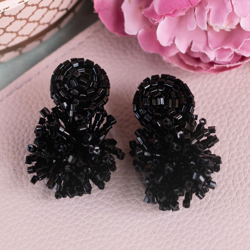 Elegante StatementOhrringe aus Perlen in Schwarz