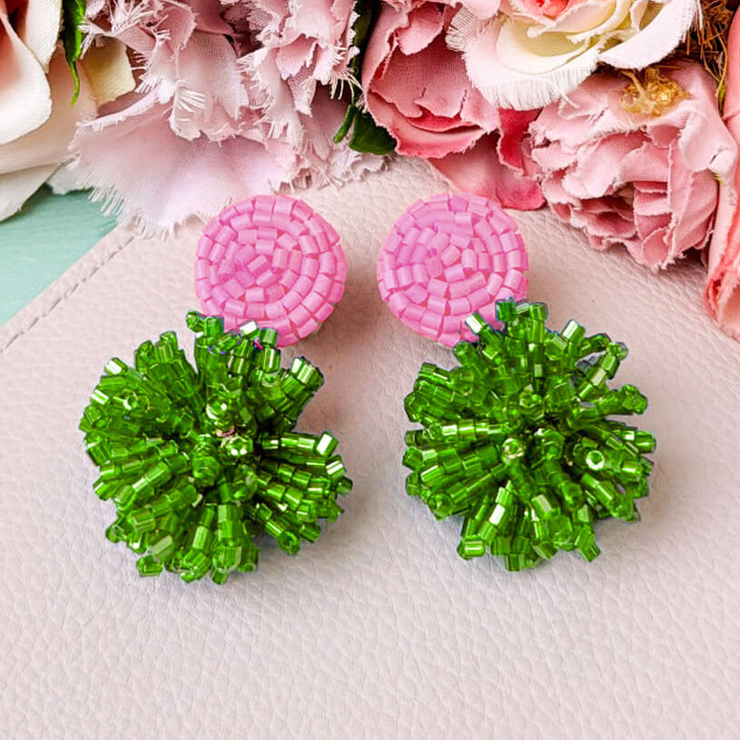 Schöne StatementOhrringe aus Perlen in Rosa und Grün