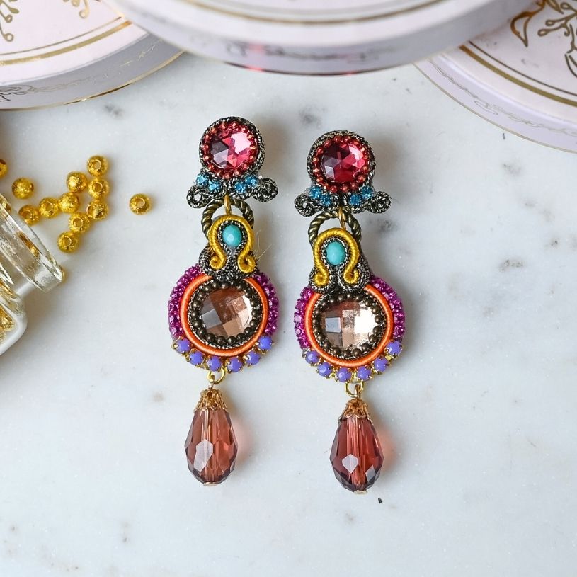 Elegante Soutache-Ohrringe in bunten Farben