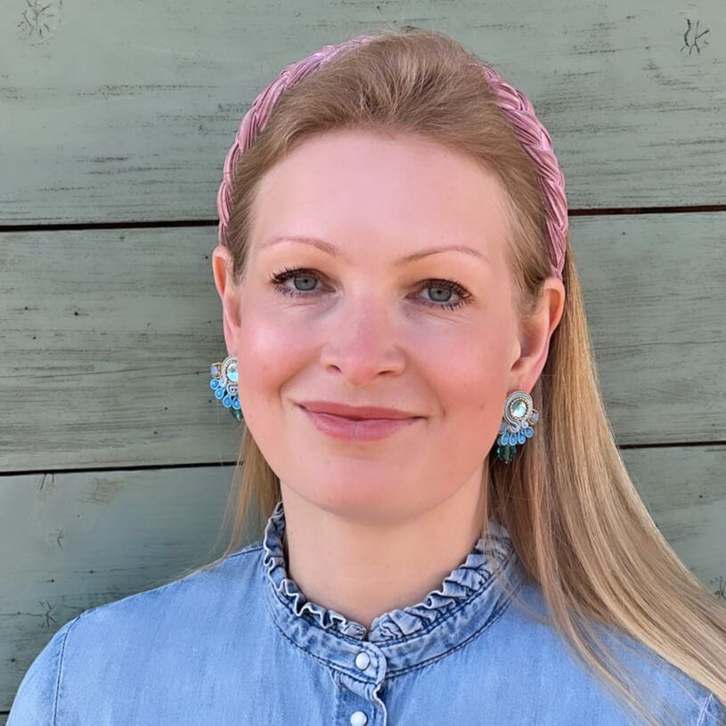 Funkelnde Soutache-Ohrstecker in Türkis