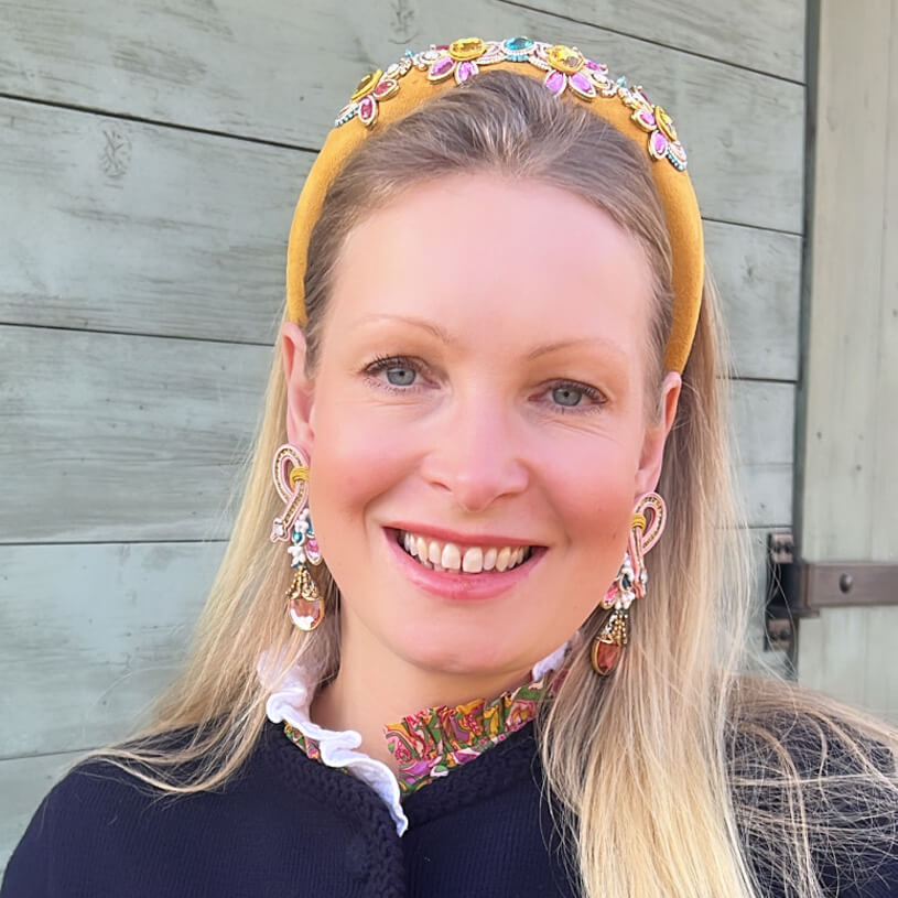 Exotische Soutache-Ohrringe in Gold, Pink und Blau