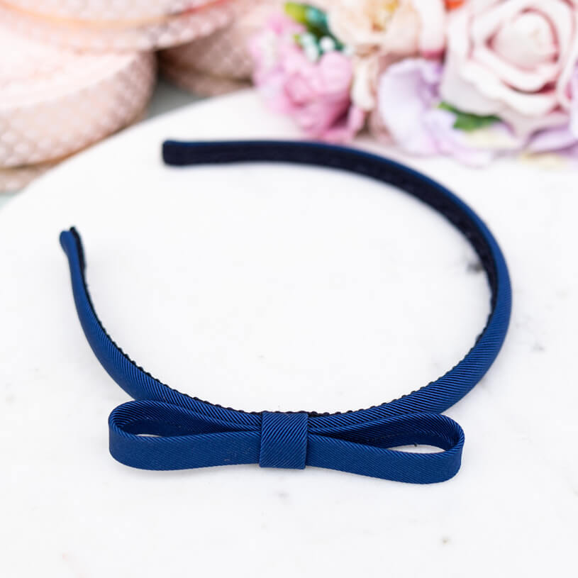 Schmaler dunkelblauer Satin-Haarreif mit Schleife