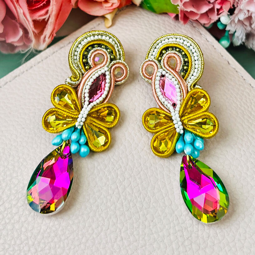 Trendige Soutache-Ohrringe in Gelb, Pink und Blau