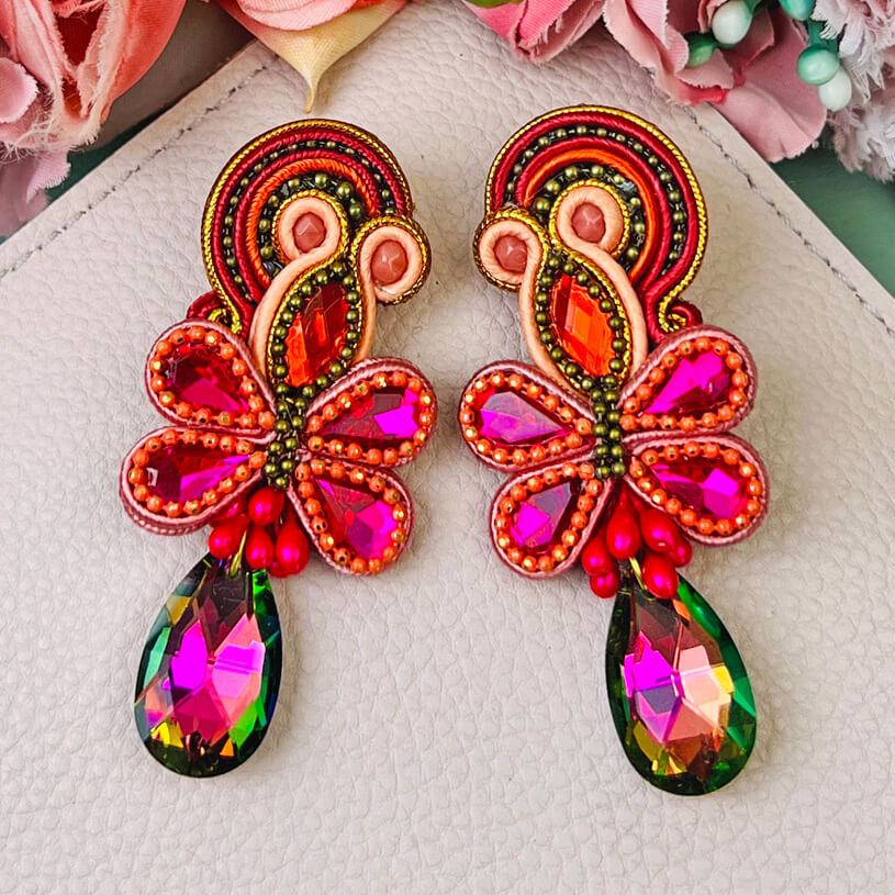 Trendige Soutache-Ohrringe in Pink und Orange