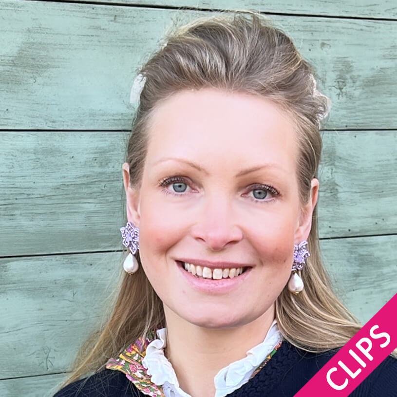 Süße Blumen-Soutache-Ohrclips in Flieder mit kleinen Baumwolltropfen