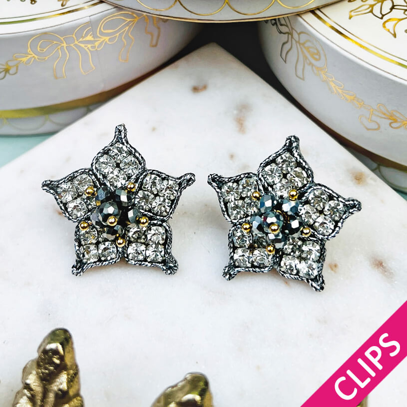 Süße Blumen-Soutache-Ohrclips in Silber