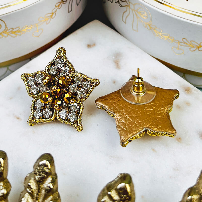 Süße Blumen-Soutache-Ohrringe in Gold