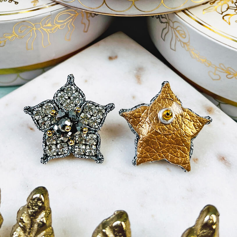 Süße Blumen-Soutache-Ohrringe in Silber