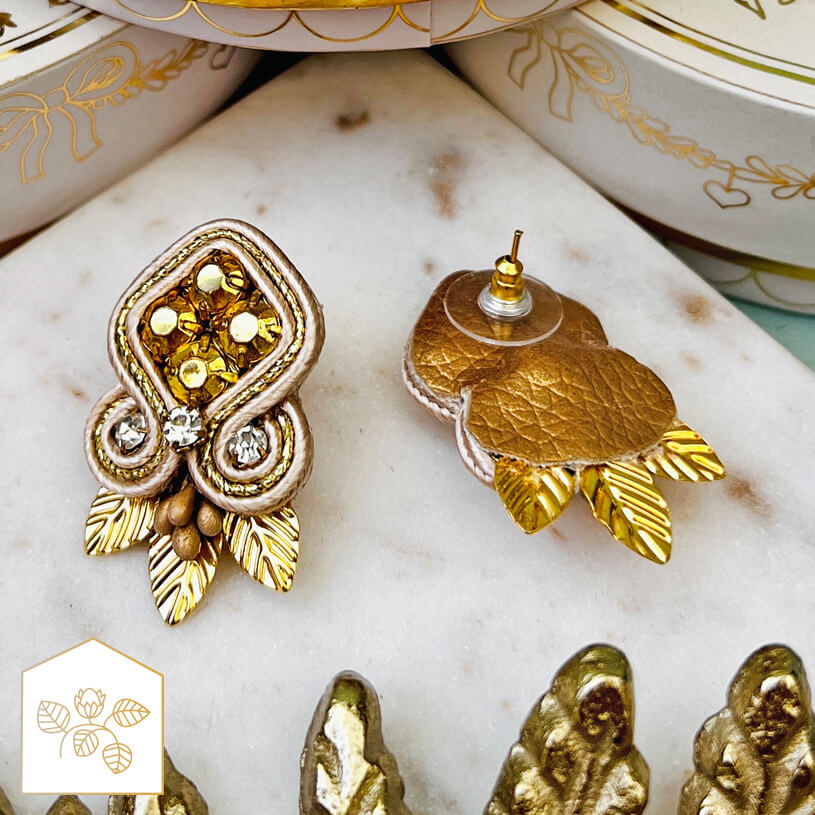 Elegante Soutache-Ohrstecker in Gold und Champagner