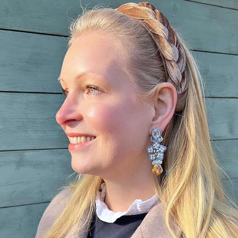 Besondere Schneekristall-Soutache-Ohrringe in Silber