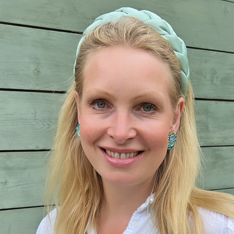 Schöne Soutache-Ohrringe in Türkis