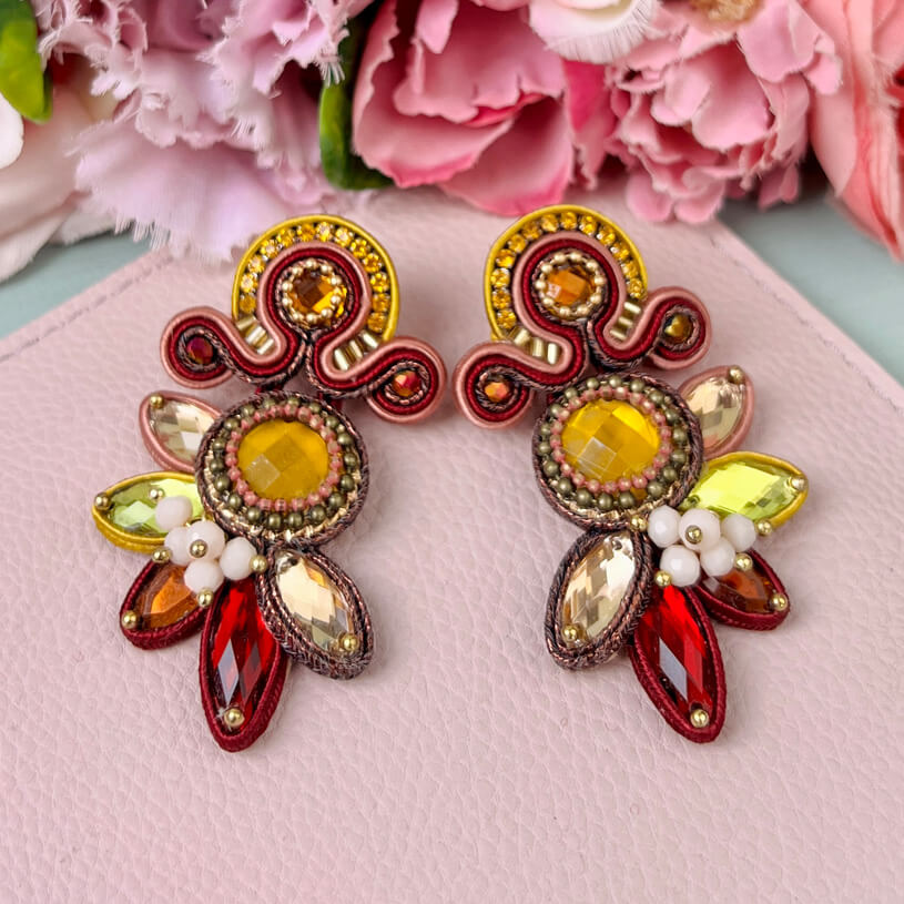 Aufwändige Soutacheohrstecker in Braun, Rotbraun und Gold