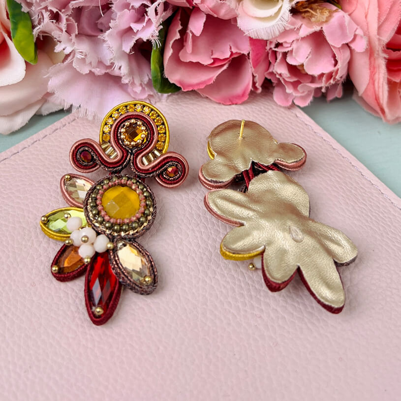 Aufwändige Soutacheohrstecker in Braun, Rotbraun und Gold