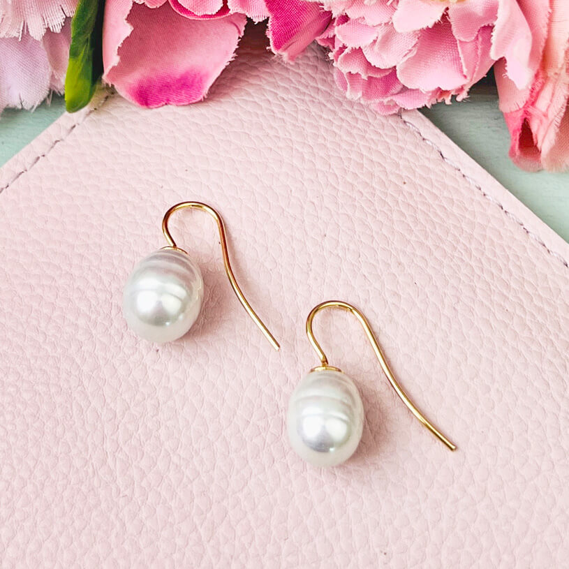 Elegante goldene Ohrhänger mit echten Majorca Perlen