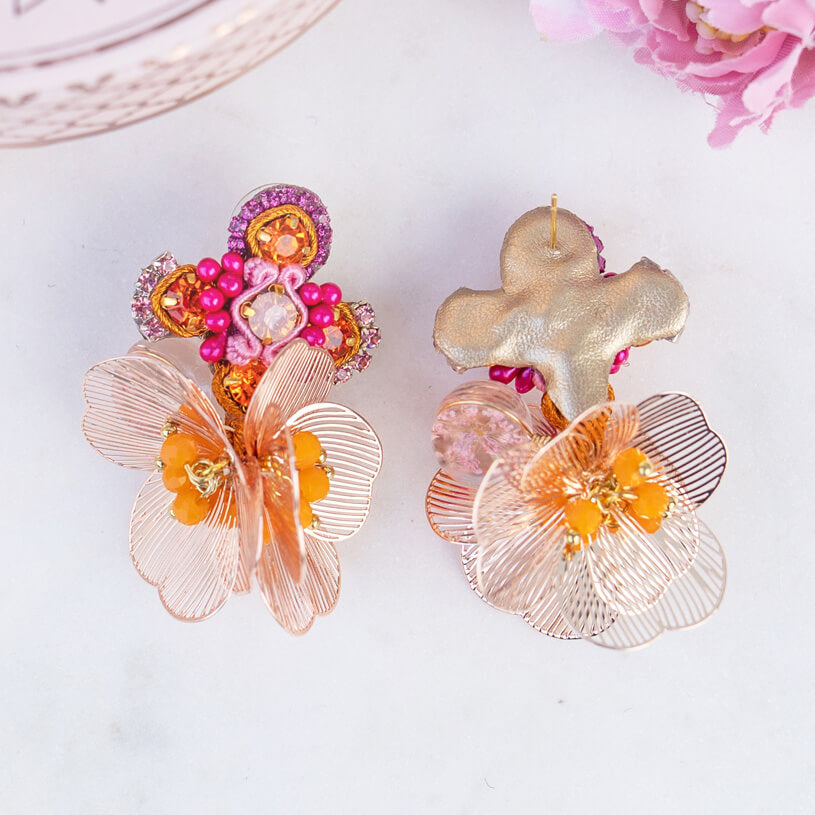 Stylische SoutacheOhrringe mit Blüten in Orange, Pink und Roségold