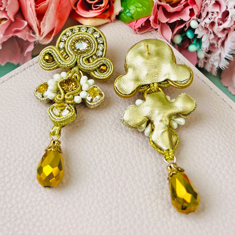 Edle Soutache-Ohrringe in Goldtönen