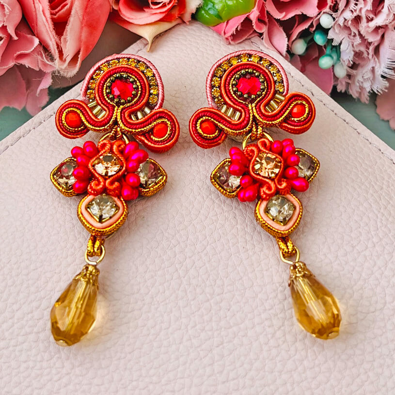 Edle Soutache-Ohrringe in Pink und Gold