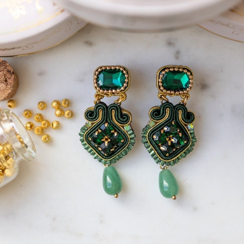 Schlichte Soutache-Ohrringe in Dunkelgrün