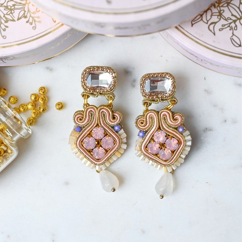 Schlichte Soutache-Ohrringe in Rosa und Champagner