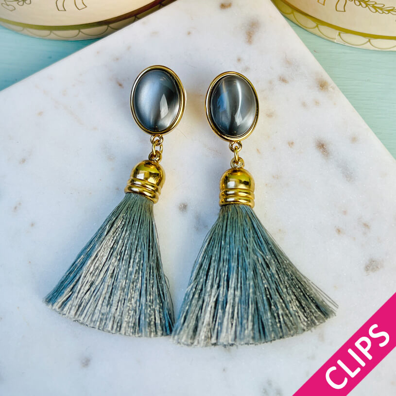 Vergoldete Ohrringe mit grauer Quaste von AmuseToi als Ohrclips