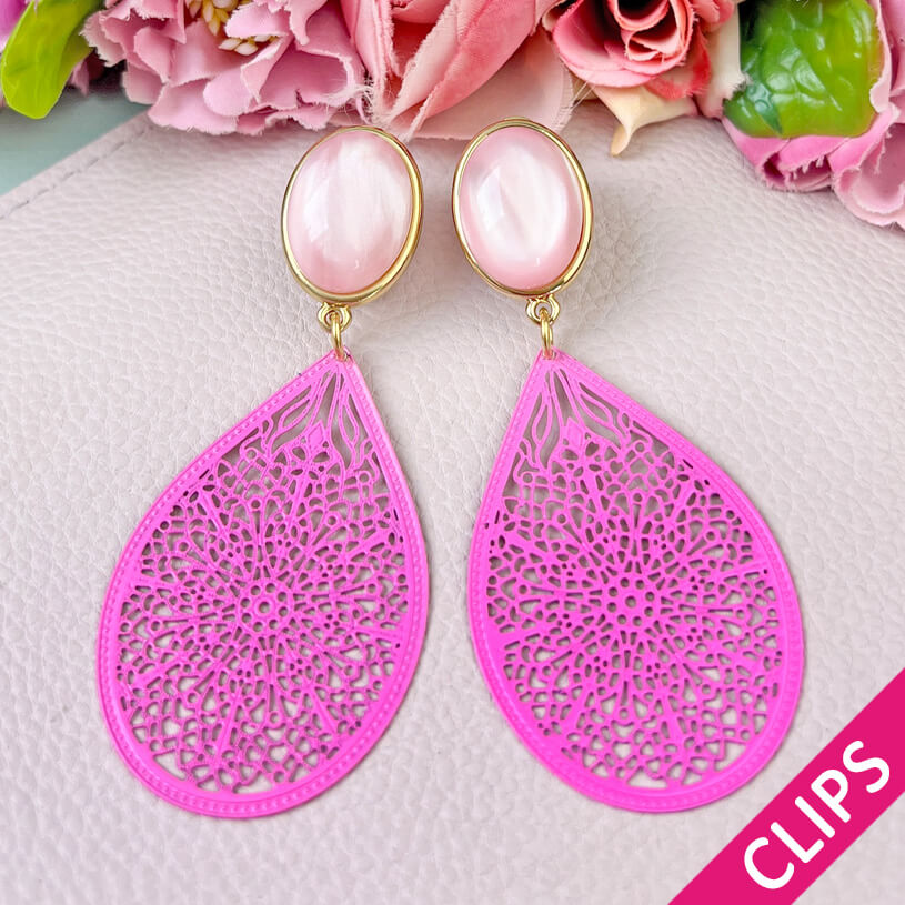 Schimmernde rosafarbene Ohrclips mit zartgeprägten Tropfen in Pink