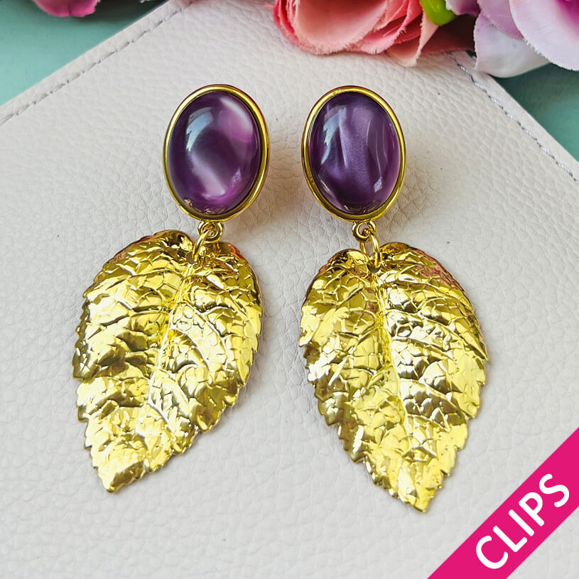 Amethystfarbene Ohrclips mit goldenem Blatt von AmuseToi