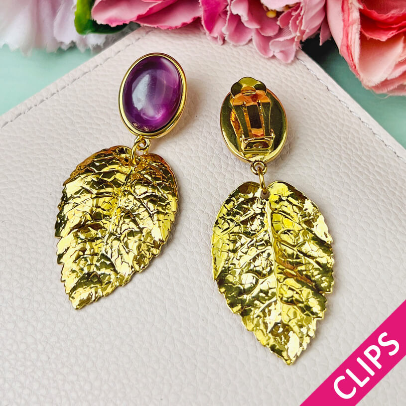 Amethystfarbene Ohrclips mit goldenem Blatt von AmuseToi