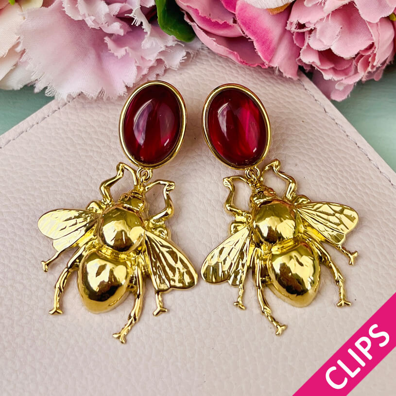 Dunkelrote Ohrclips mit vergoldeter Hummel von AmuseToi