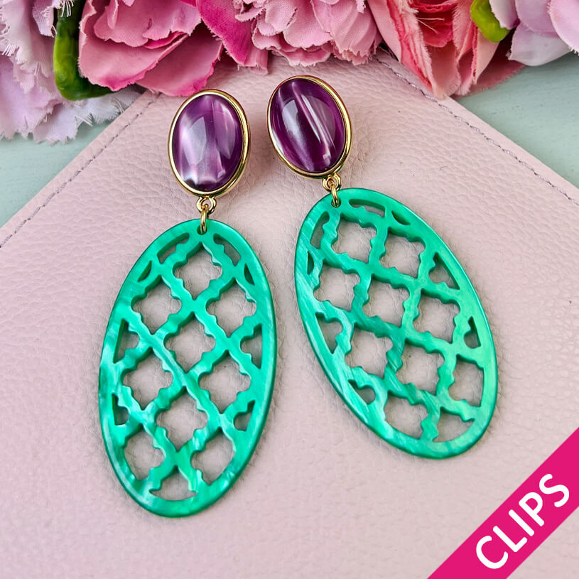 Vergoldete Ohrclips in Amethystfarben mit wunderschönem schimmerndem dunkelgrünen Oval im Marrakesch-Stil