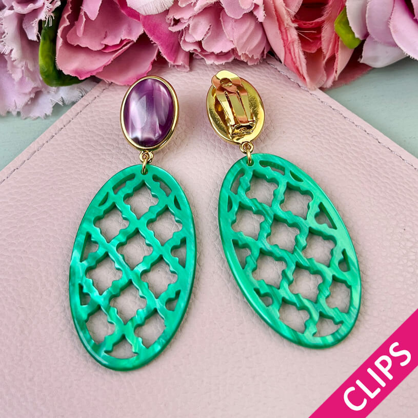 Vergoldete Ohrclips in Amethystfarben mit wunderschönem schimmerndem dunkelgrünen Oval im Marrakesch-Stil
