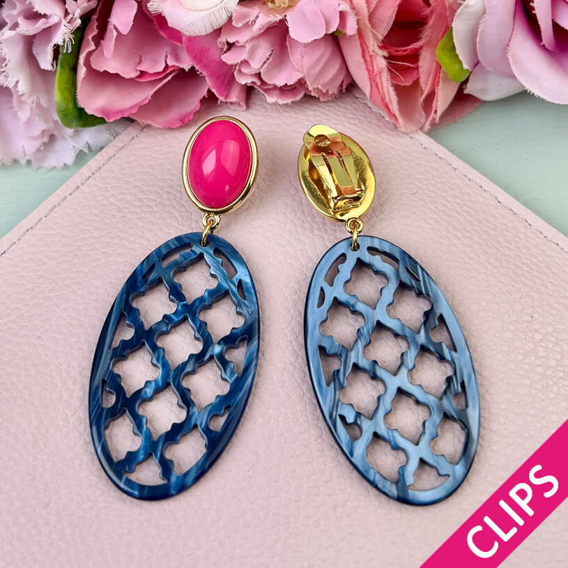 Vergoldete Ohrclips in leuchtendem Pink mit schönem dunkelblauen Oval im Marrakesch-Stil von AmuseToi