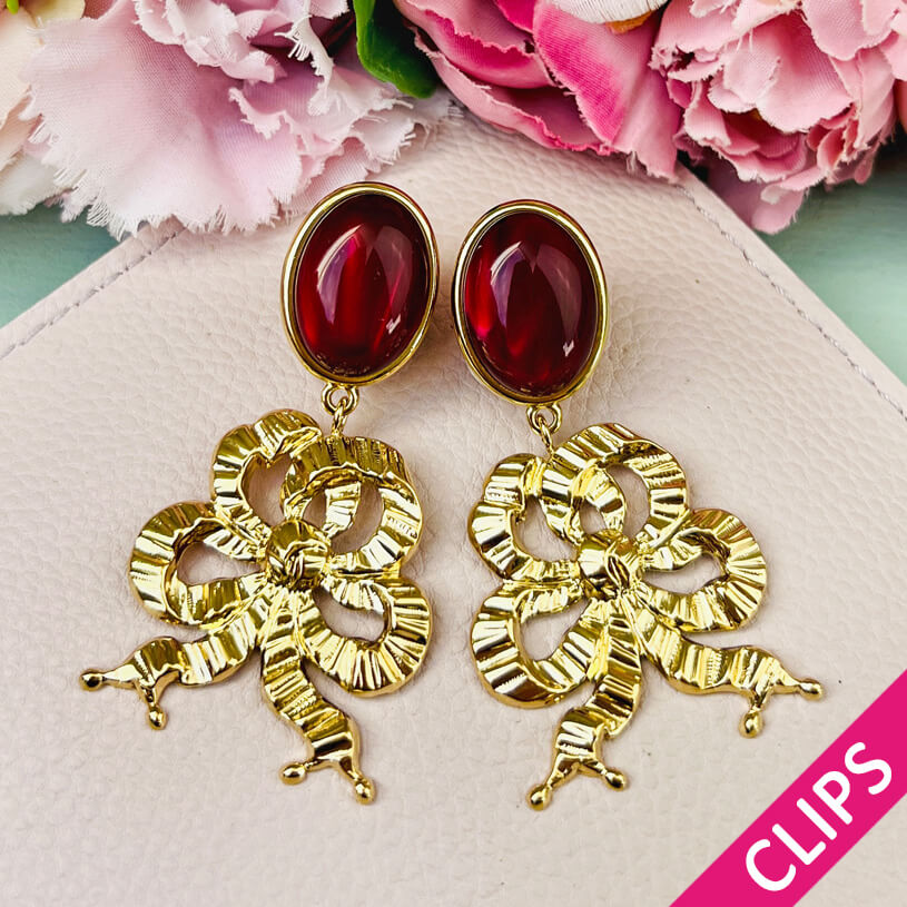 Dunkelrote Ohrclips mit vergoldeter Schleife von AmuseToi