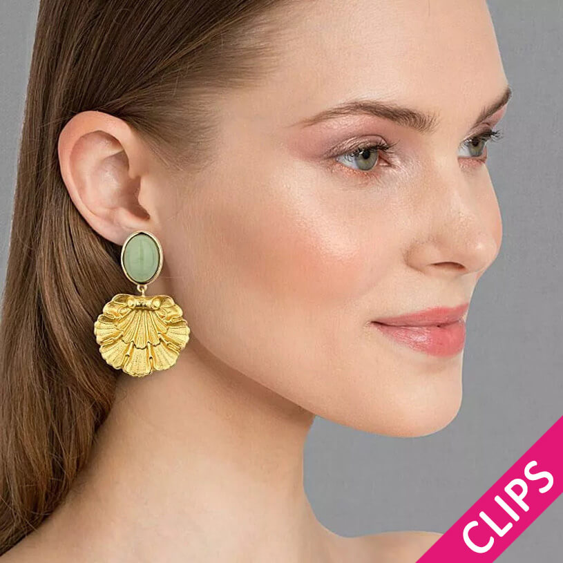 Vergoldete Ohrclips in Jadegrün mit goldenem Muschelornament von AmuseToi