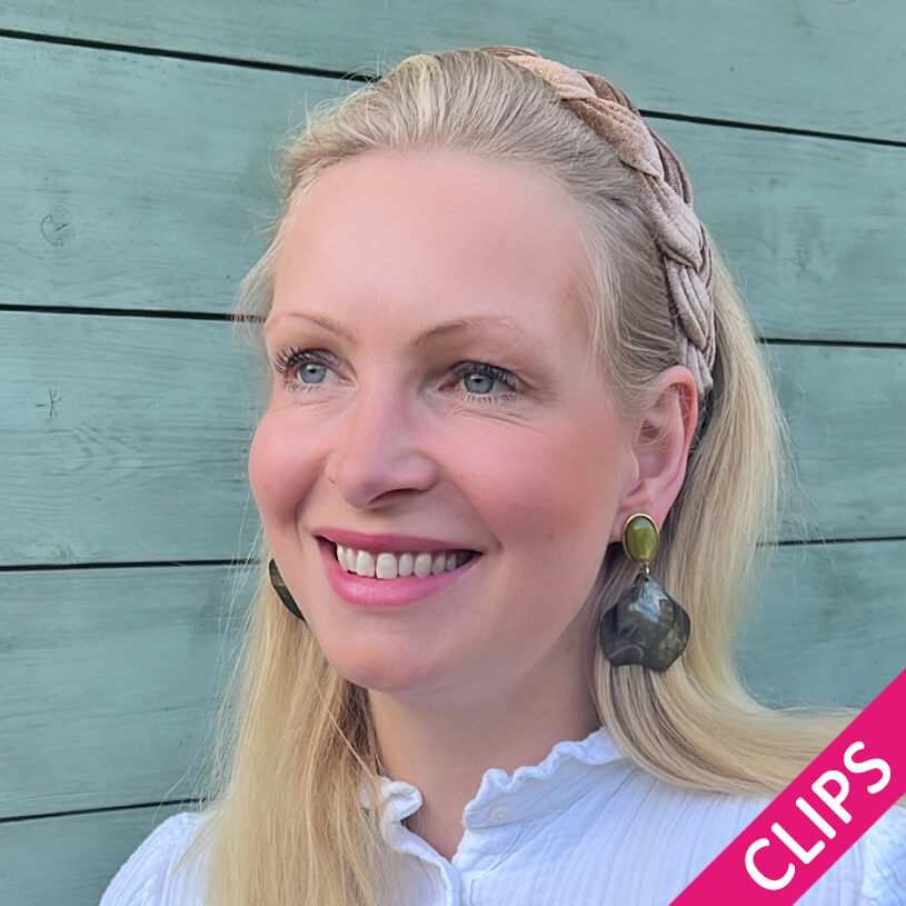 Senfgelbe Ohrclips mit Blütenblättern