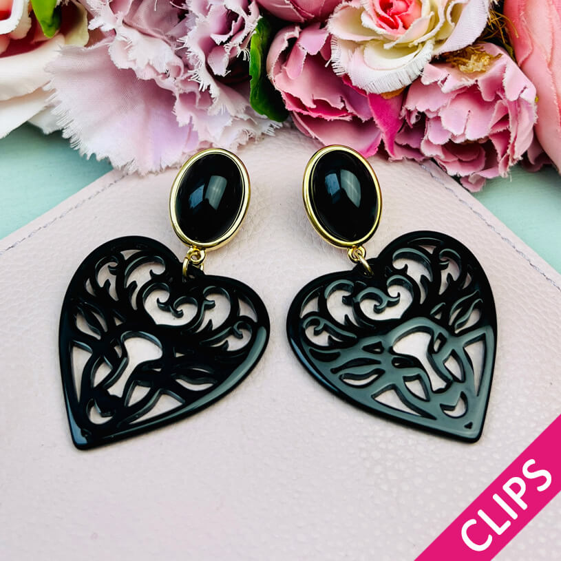 Schwarze Hirsch-Ohrclips mit Herz-Ornament von AmuseToi