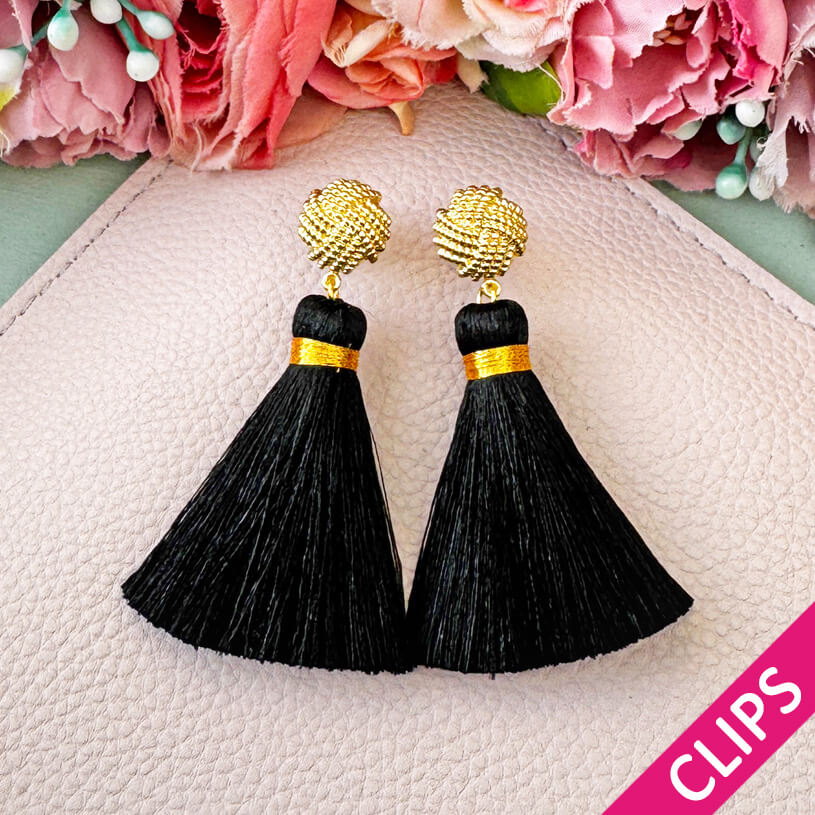 Vergoldete Knoten-Ohrclips mit schwarzer Quaste