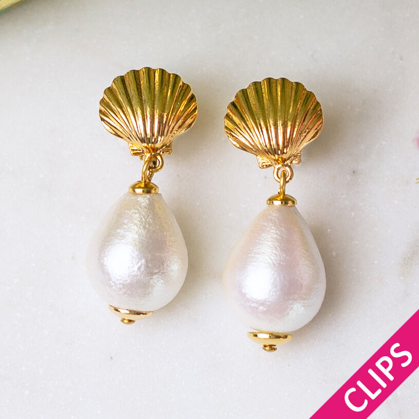 Vergoldete Muschel-Ohrclips mit leichtem Baumwolltropfen