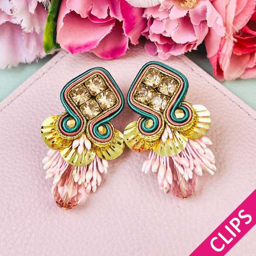 Schöne Soutache-Ohrclips in Türkis, Gold und rosafarbenen Tropfen