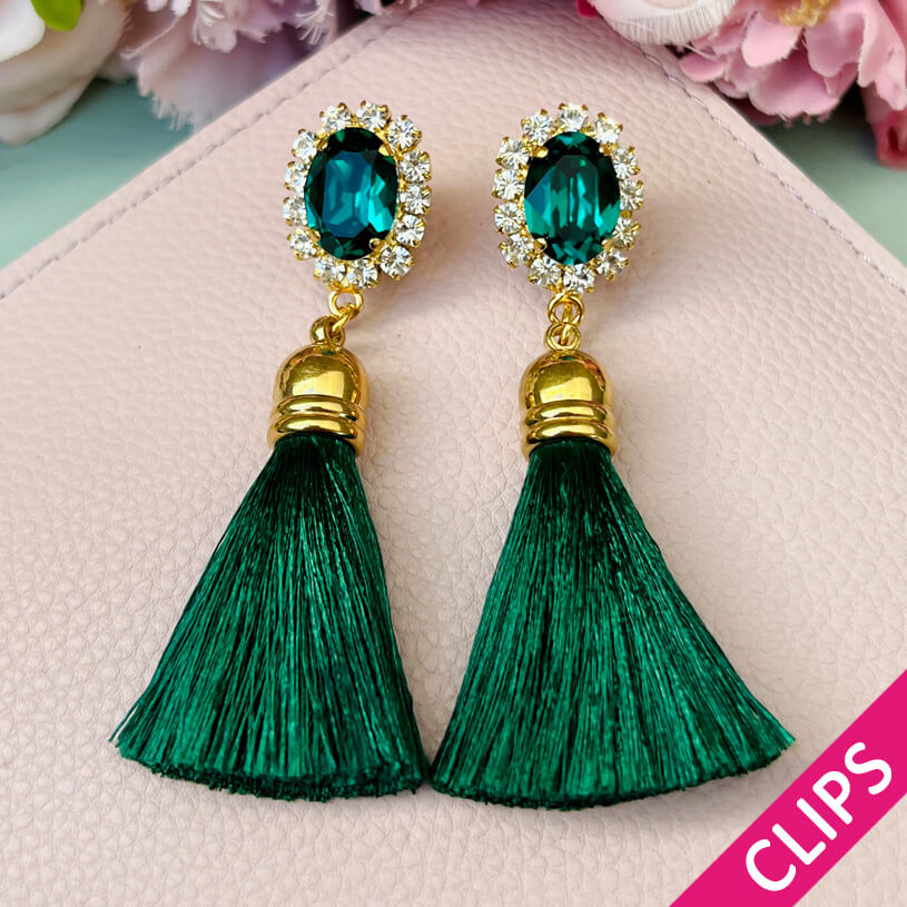 Edel funkelnde Ohrclips in Dunkelgrün mit Quaste