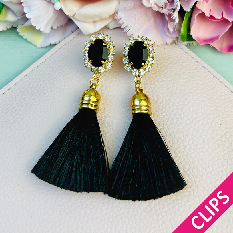 Edel funkelnde Ohrclips in Schwarz mit Quaste