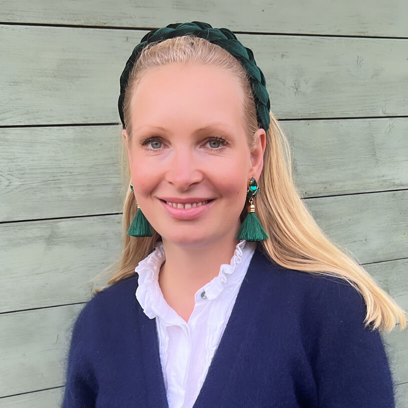 Glitzernde Ohrstecker in Dunkelgrün mit edler Quaste von AmuseToi