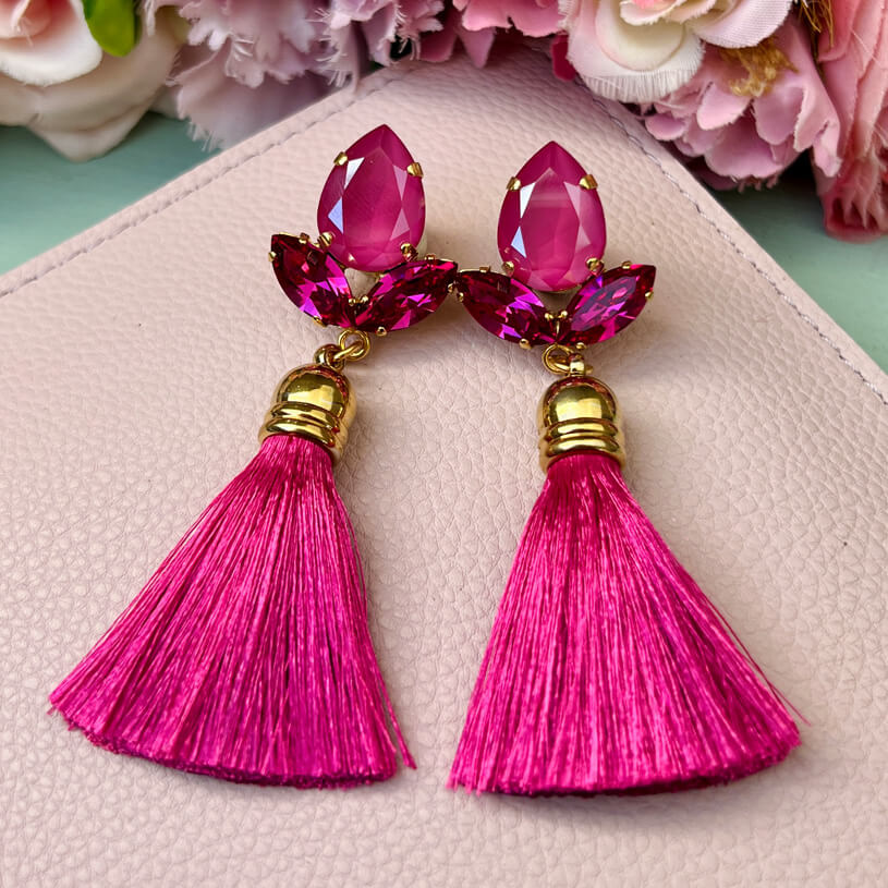 Glitzernde Ohrstecker in Pink mit edler Quaste von AmuseToi