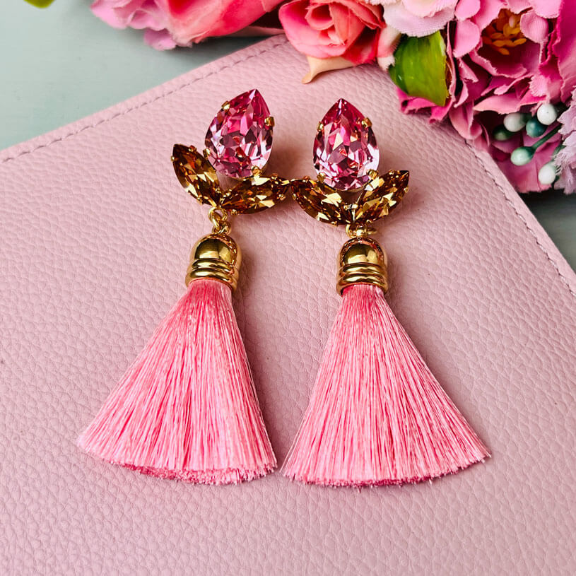 Funkelnde Ohrstecker in Rosa und Goldfarben mit rosafarbener Quaste von AmuseToi